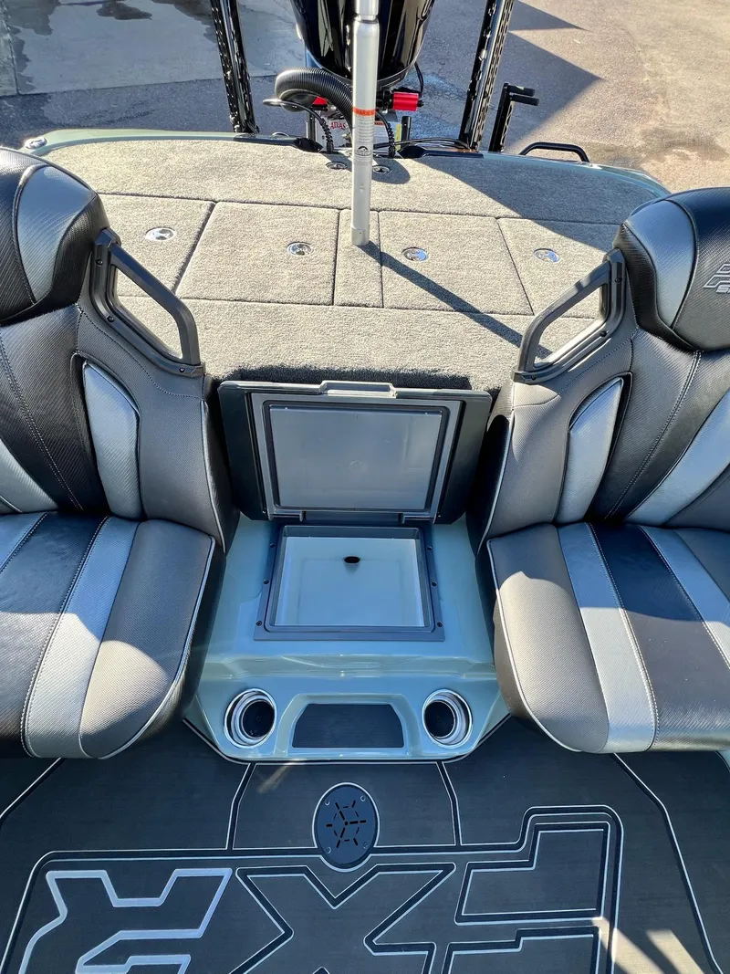 Slide: The Image of Skeeter FXR20 Apex 2025 - 21