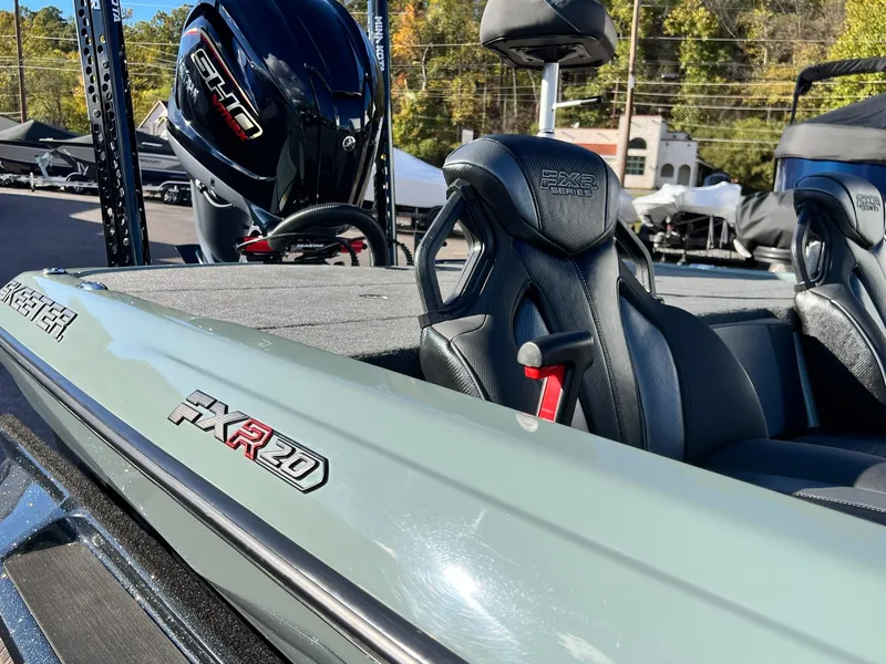 Slide: The Image of Skeeter FXR20 Apex 2025 - 22