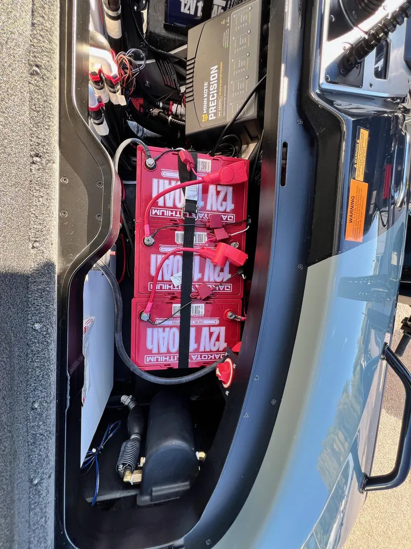 Slide: The Image of Skeeter FXR20 Apex 2025 - 23