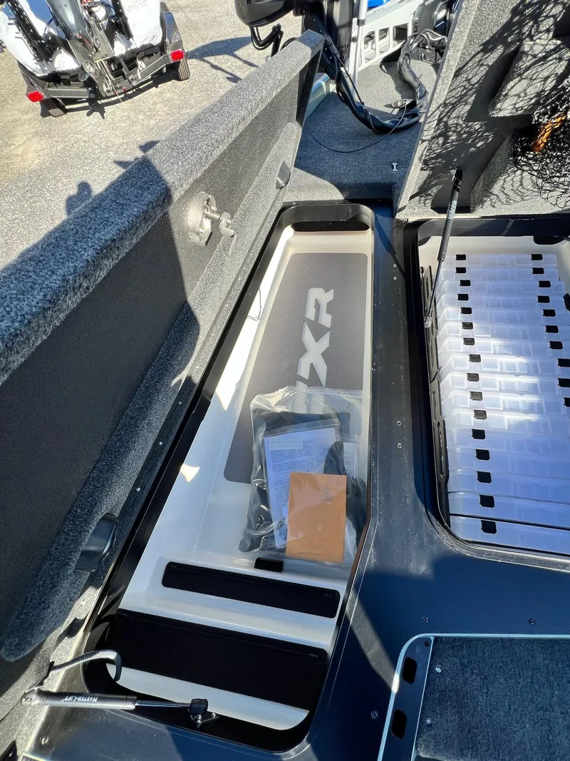 Slide: The Image of Skeeter FXR20 Apex 2025 - 25