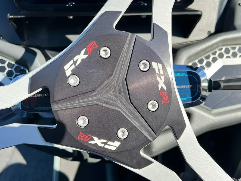 Slide: The Image of Skeeter FXR20 Apex 2025 - 27