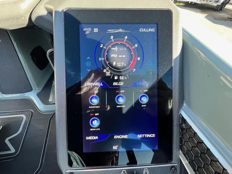 Slide: The Image of Skeeter FXR20 Apex 2025 - 3