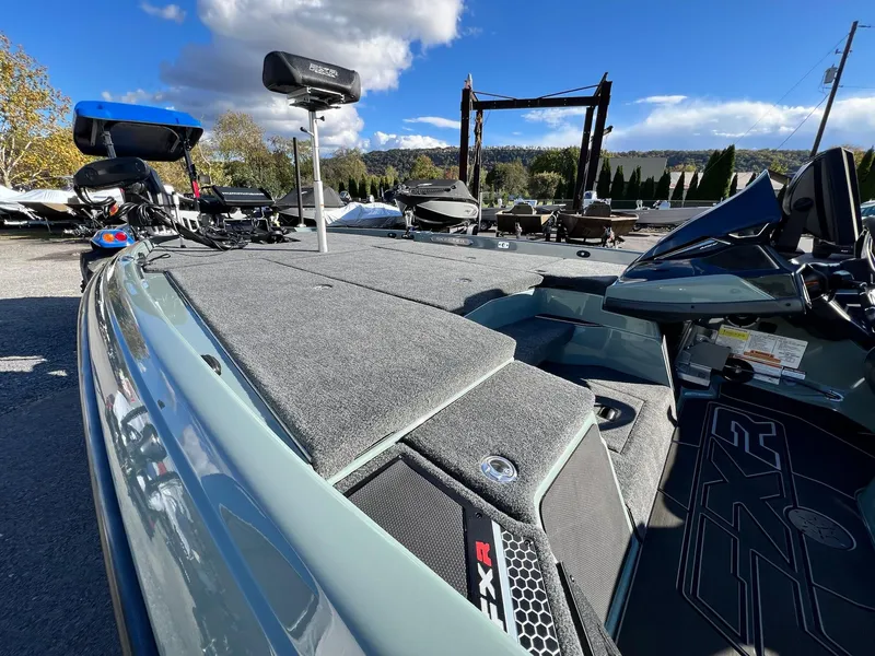 Slide: The Image of Skeeter FXR20 Apex 2025 - 33