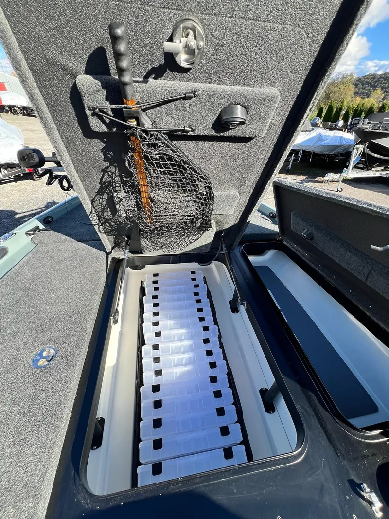 Slide: The Image of Skeeter FXR20 Apex 2025 - 35