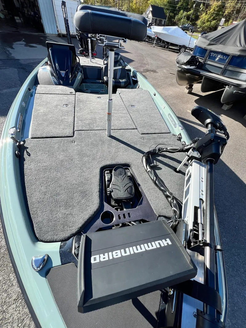 Slide: The Image of Skeeter FXR20 Apex 2025 - 36