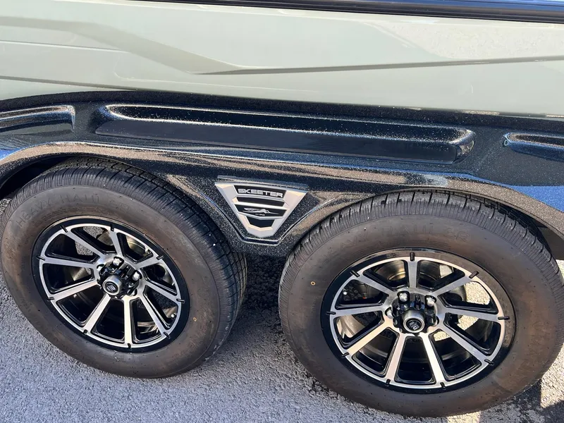 Slide: The Image of Skeeter FXR20 Apex 2025 - 4