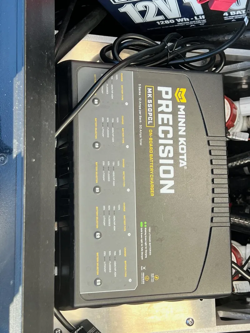 Slide: The Image of Skeeter FXR20 Apex 2025 - 40