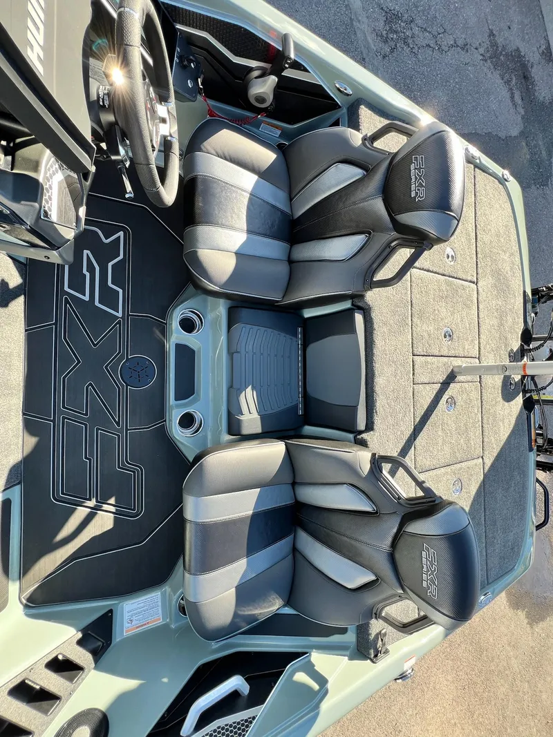 Slide: The Image of Skeeter FXR20 Apex 2025 - 41