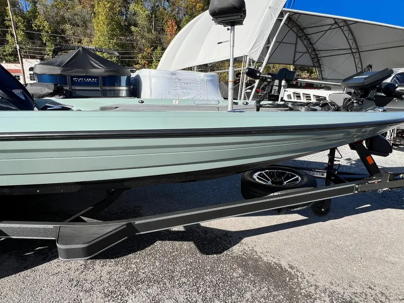 Slide: The Image of Skeeter FXR20 Apex 2025 - 46