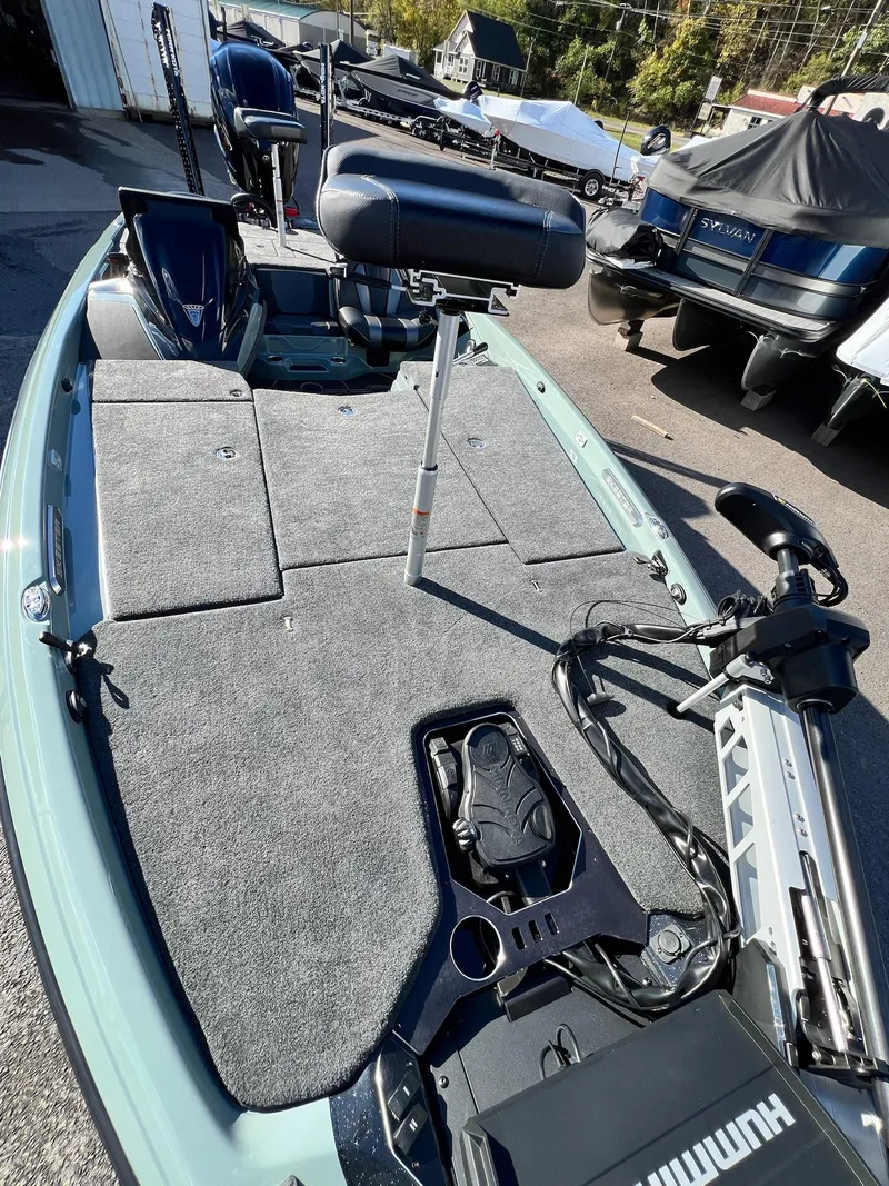 Slide: The Image of Skeeter FXR20 Apex 2025 - 6