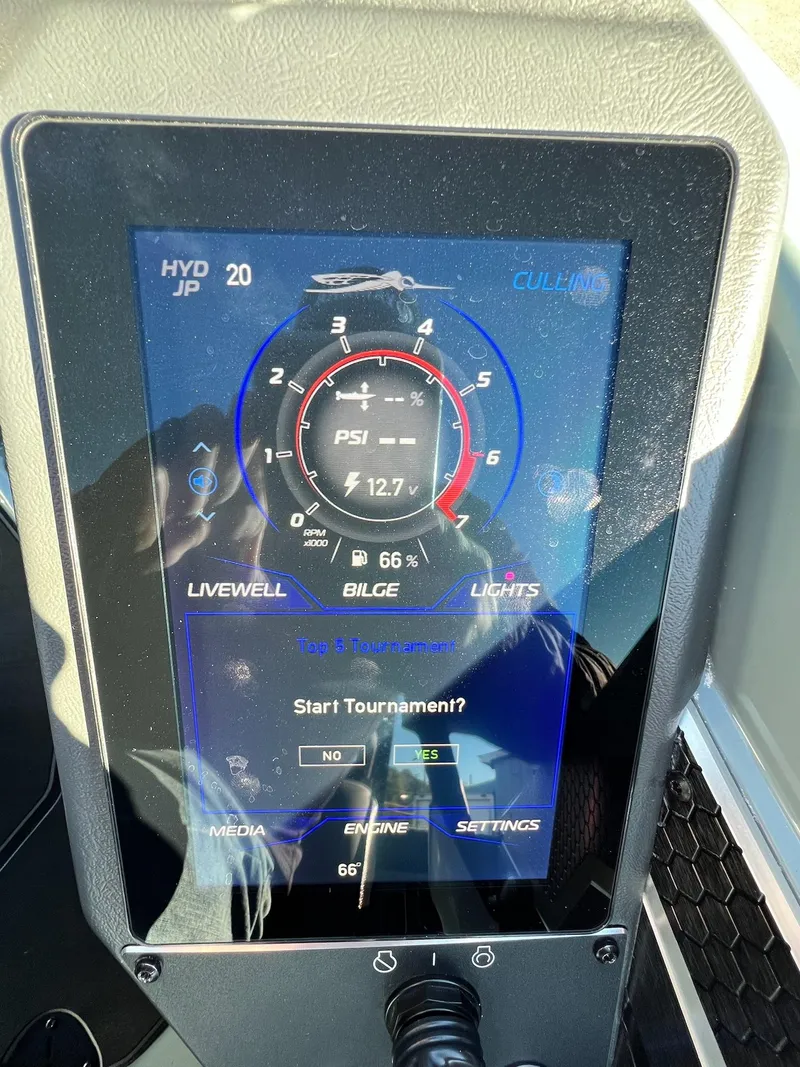 Slide: The Image of Skeeter FXR20 Apex 2025 - 7