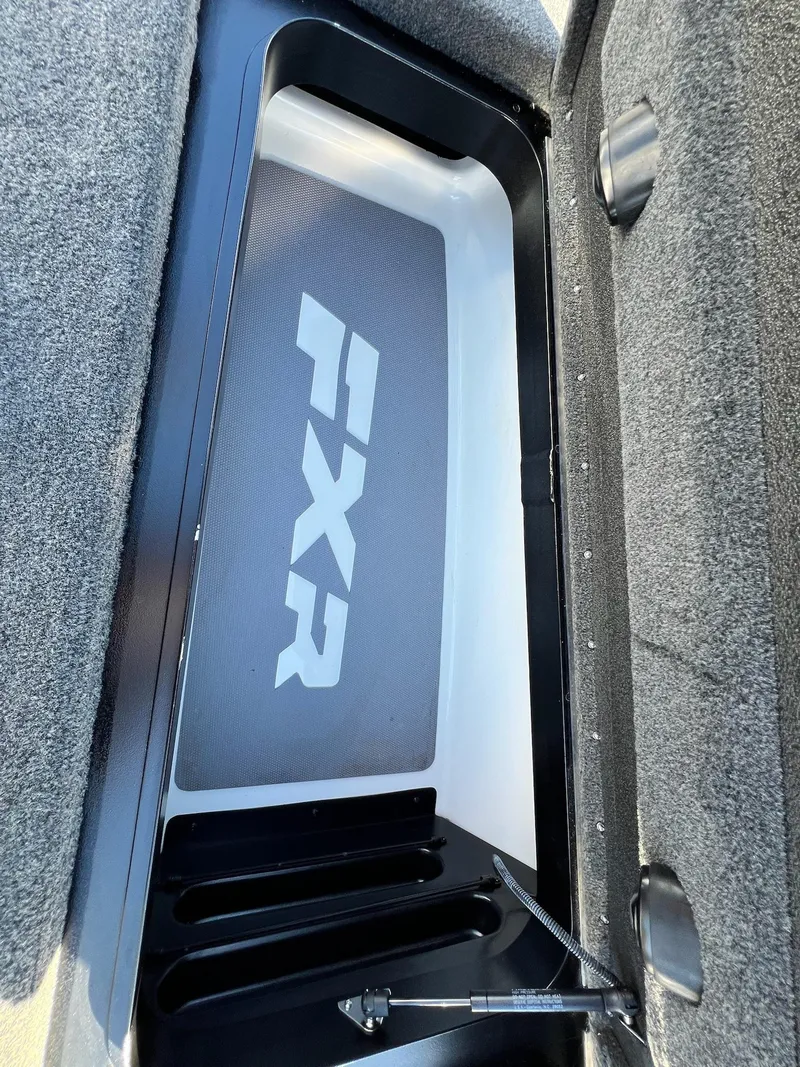 Slide: The Image of Skeeter FXR20 Apex 2025 - 8