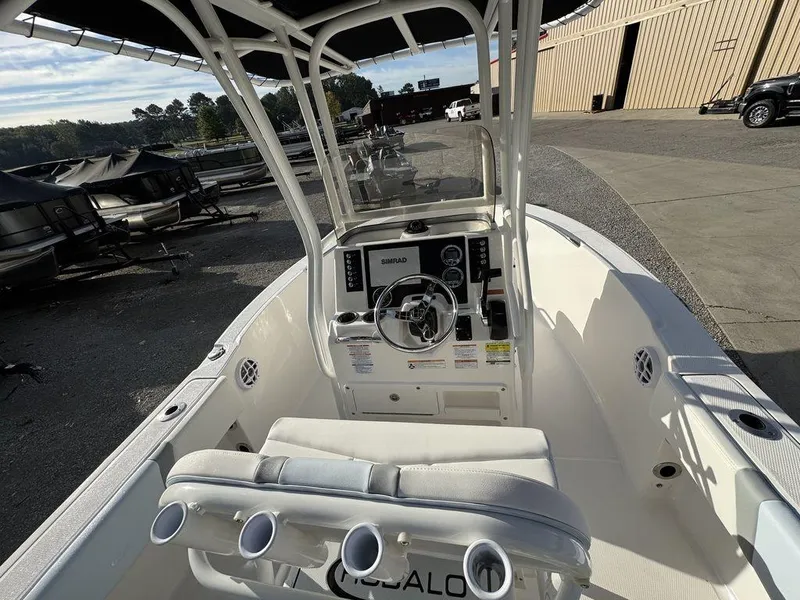 Slide: The Image of Robalo R180 Center Console 2025 - 5
