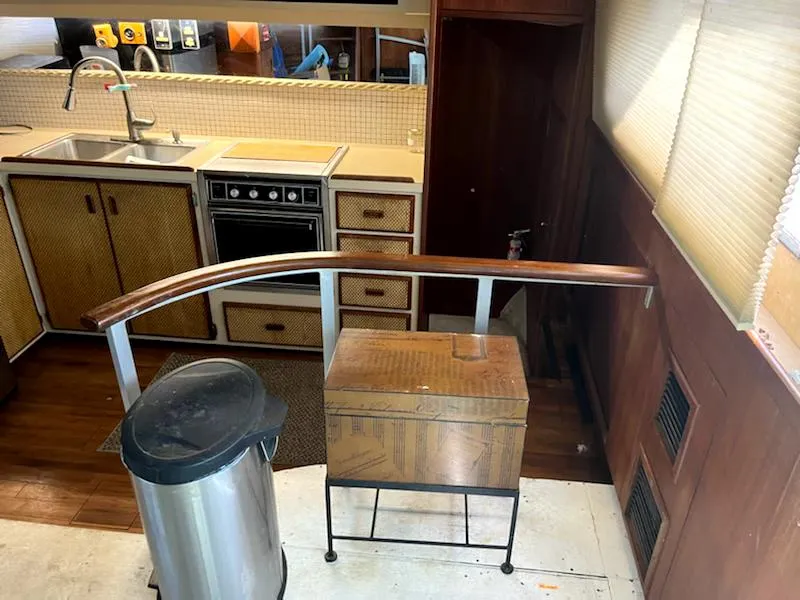 Slide: The Image of Bertram 42 Flybridge Motor Yacht 1986 - 10