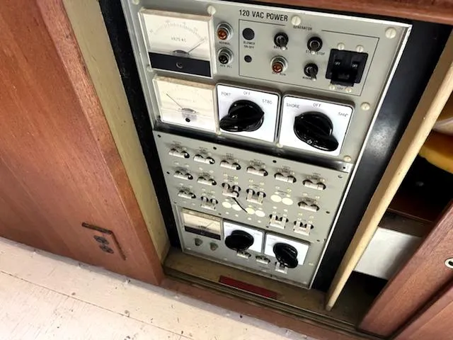 Slide: The Image of Bertram 42 Flybridge Motor Yacht 1986 - 39