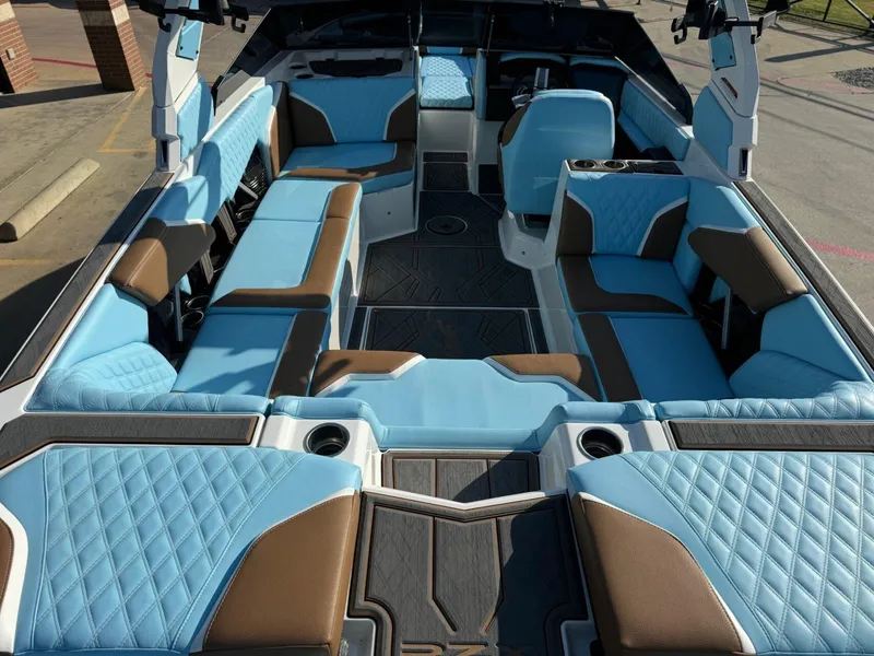 Slide: The Image of Tigé 24RZX 2024 - 10