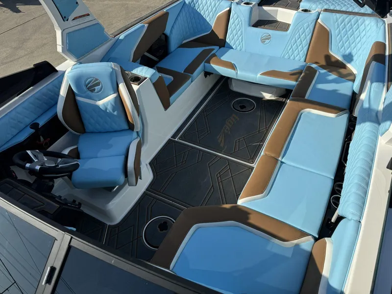 Slide: The Image of Tigé 24RZX 2024 - 16