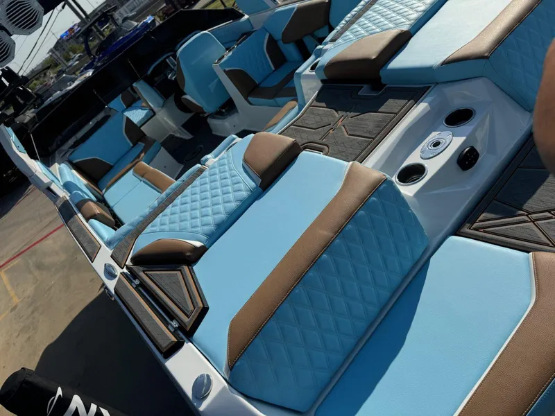 Slide: The Image of Tigé 24RZX 2024 - 8