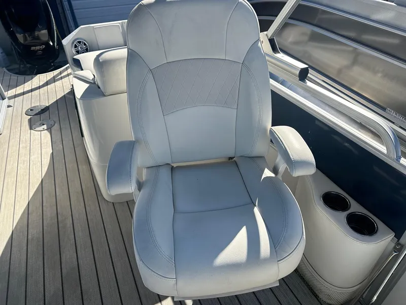 Slide: The Image of Captain's chair on 2017 Berkshire 23SLX STS Entertainment boat deck. - 8
