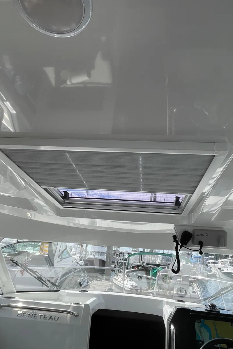 Slide: The Image of Sunroof with shades - 10