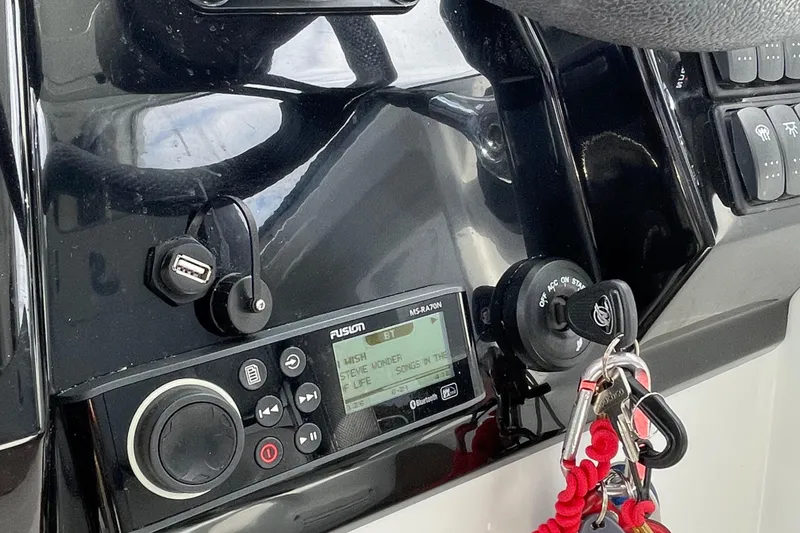 Slide: The Image of Fusion Marine stereo - 14