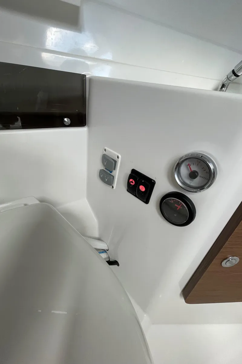 Slide: The Image of Holding tank gauge - 22