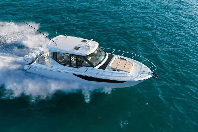 Slide: The Image of Boston Whaler 405 Conquest 2025 - 11