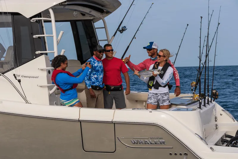 Slide: The Image of Boston Whaler 405 Conquest 2025 - 34