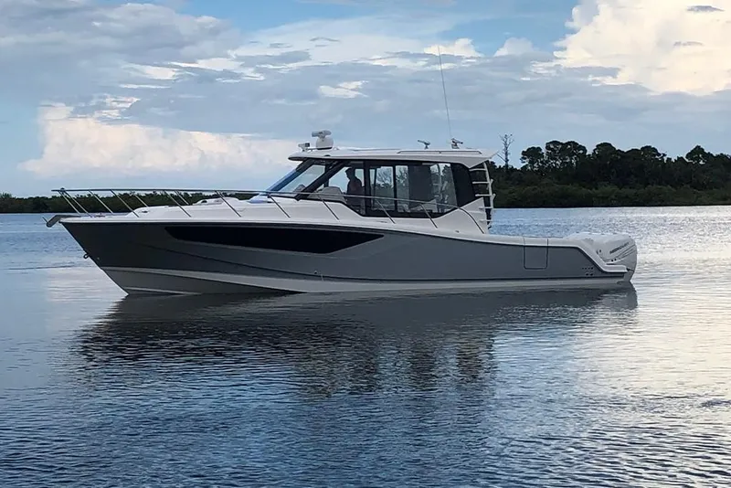 Slide: The Image of 2023-Boston-Whaler-405-Conquest-MarineMax - 42