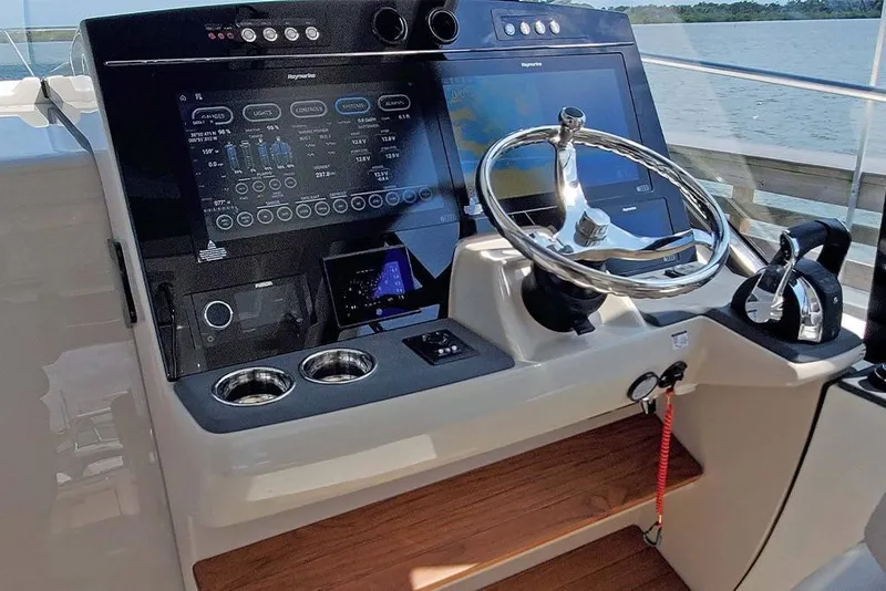 Slide: The Image of 2023-Boston-Whaler-405-Conquest-MarineMax - 47