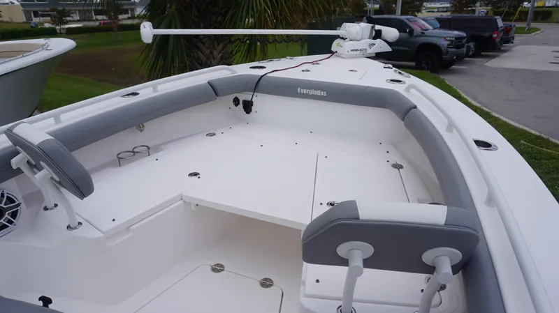 Slide: The Image of 2023 Everglades 253 CC boat interior with seating and fishing equipment. - 7