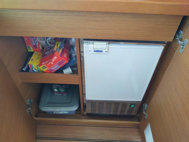 Slide: The Image of Lazybones Ice Maker  - 30