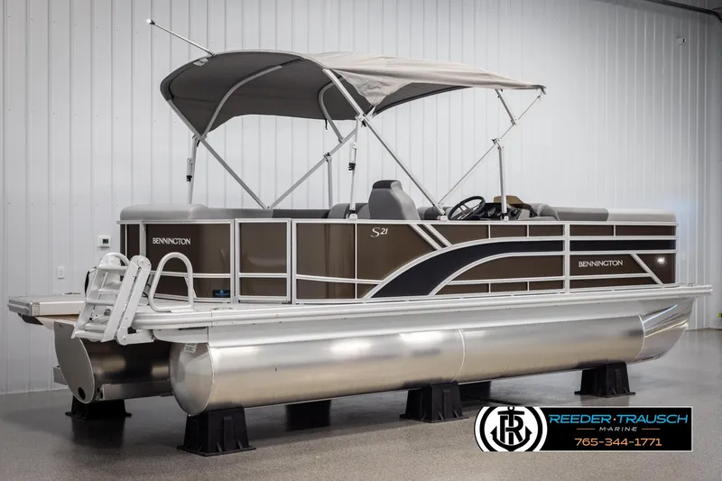 Slide: The Image of 2025 Bennington 21 SLSE pontoon boat with canopy in showroom. - 6