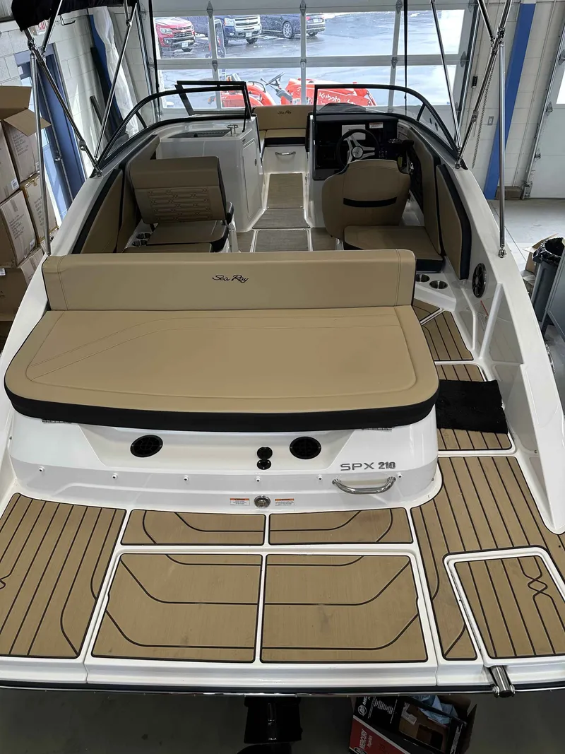 Slide: The Image of Sea Ray SPX 210 2025 - 3