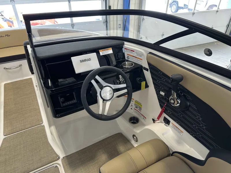 Slide: The Image of Sea Ray SPX 210 2025 - 7