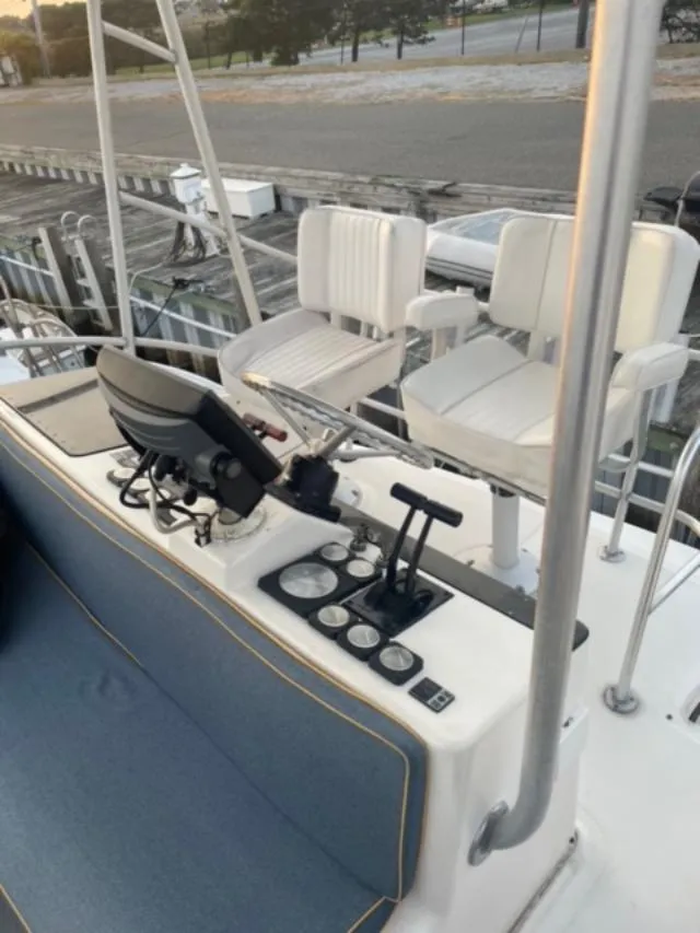 Slide: The Image of 1989 Luhrs 320 Tournament boat cockpit with controls and seating. - 7