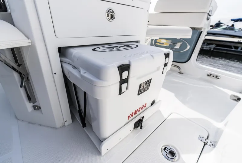 Slide: The Image of Sea Hunt Ultra 275 SE 2025 boat with Yamaha cooler on deck. - 17