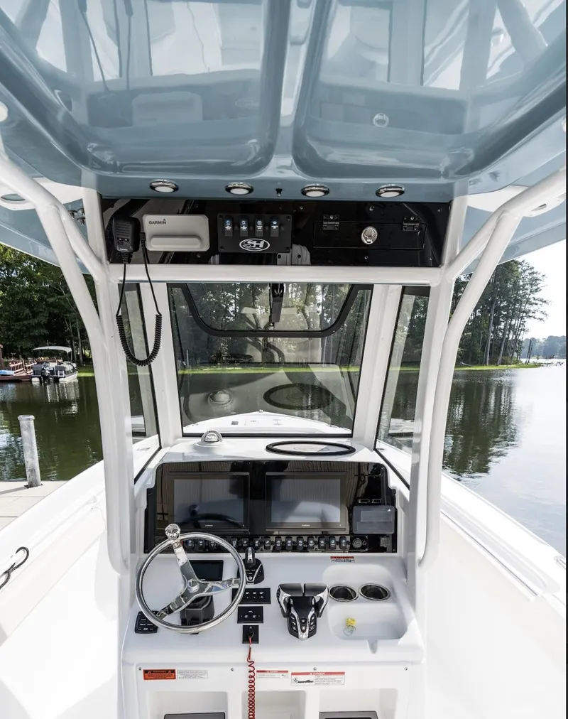 Slide: The Image of 2025 Sea Hunt Ultra 275 SE boat cockpit with advanced navigation system. - 23