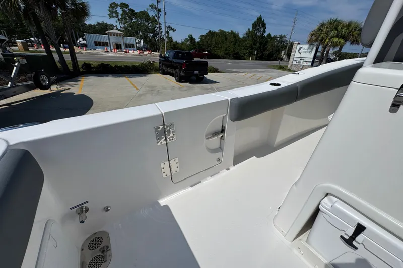 Slide: The Image of 2024 NauticStar 292 Legacy boat interior, featuring sleek design and modern fittings. - 34