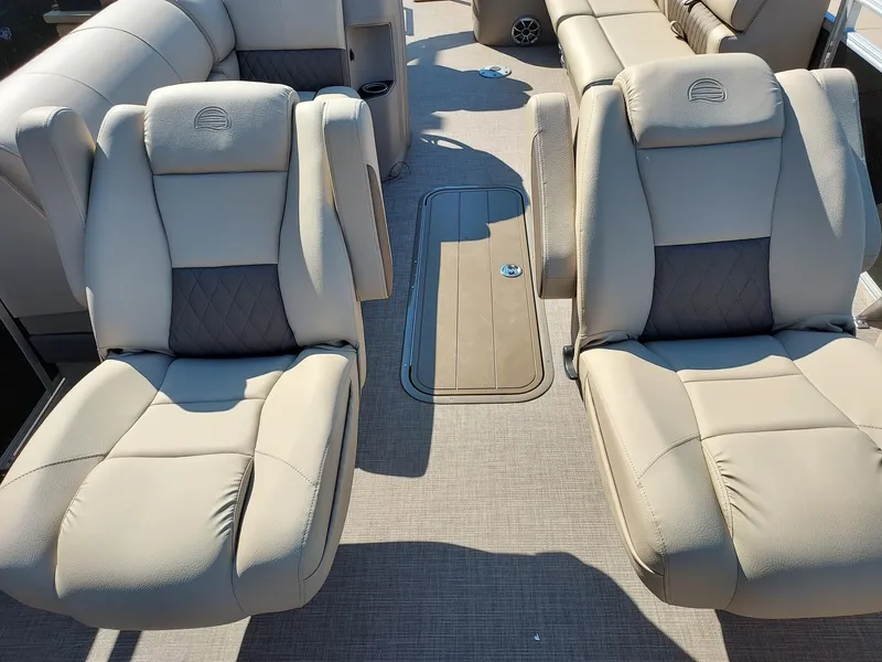 Slide: The Image of Luxurious seating on 2025 Sun Tracker Sportfish 24 XP3 pontoon boat. - 3