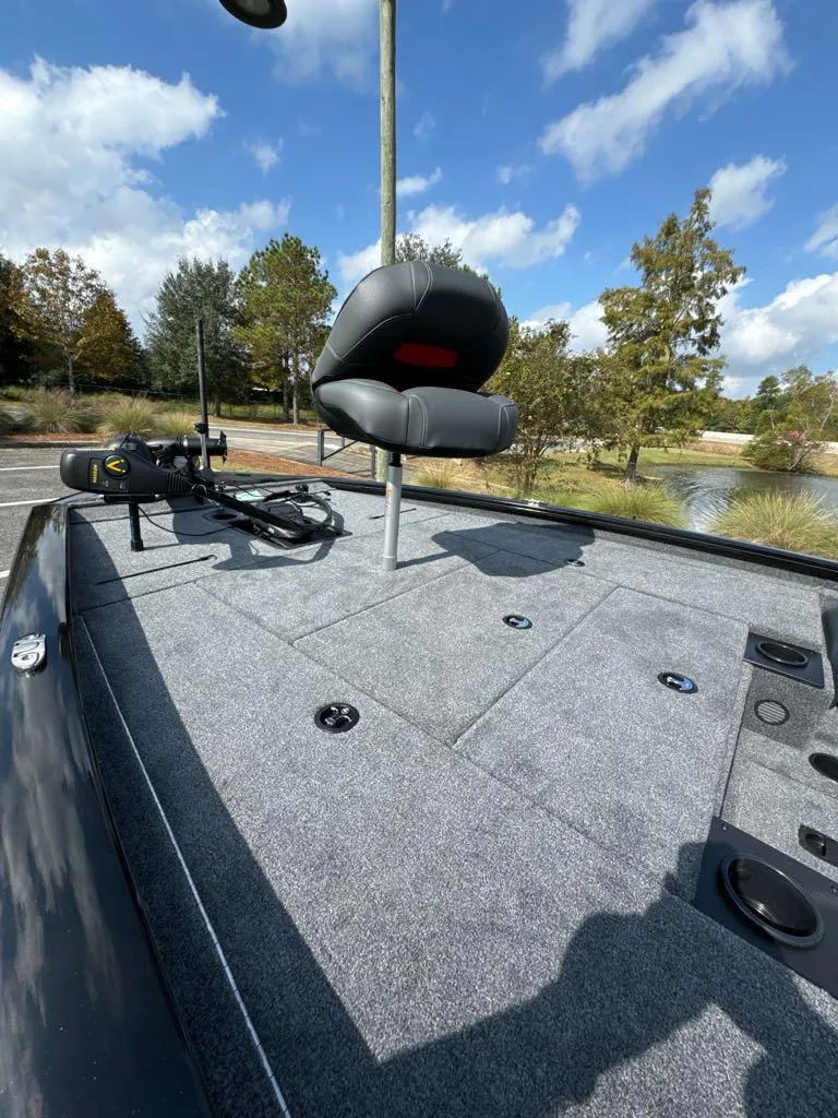 Slide: The Image of 2025 Tracker Pro Team 195 Tournament Edition boat with fishing seat and equipment. - 4