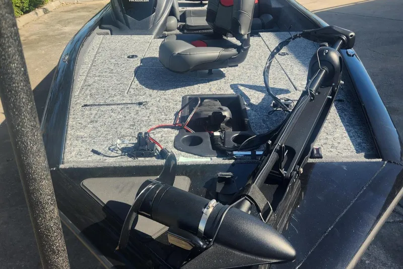 Slide: The Image of 2025 Tracker Pro Team 195 Tournament Edition boat with fishing seats and trolling motor. - 4