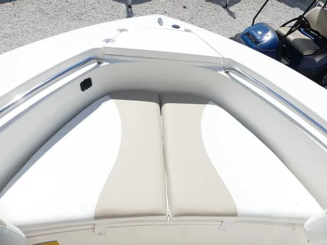 Slide: The Image of Bulls Bay 200 Center Console 2025 - 16