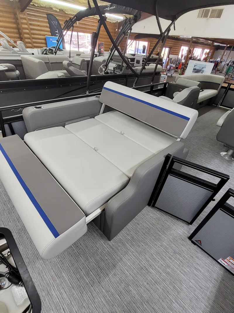 Slide: The Image of 2025 Quest 22 LE boat interior with adjustable seating and modern design. - 6