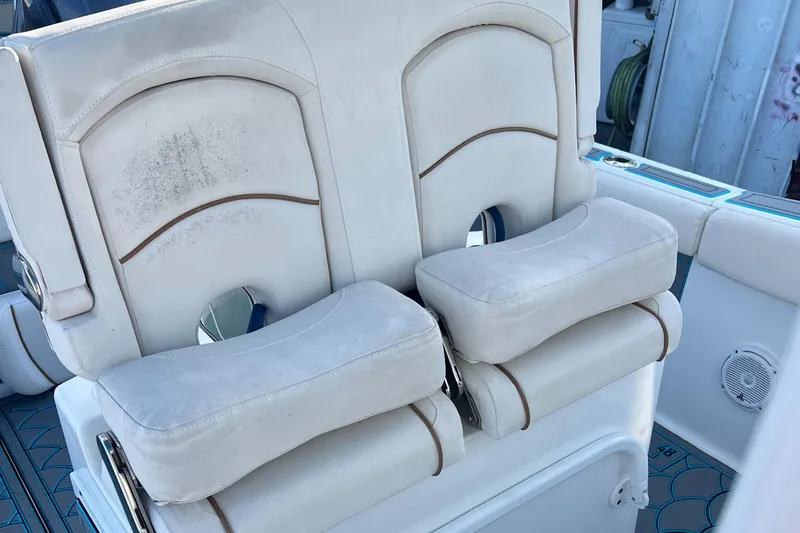 Slide: The Image of 2020 Sea Hunt Gamefish 25 boat seats, white upholstery, dual seating arrangement. - 22