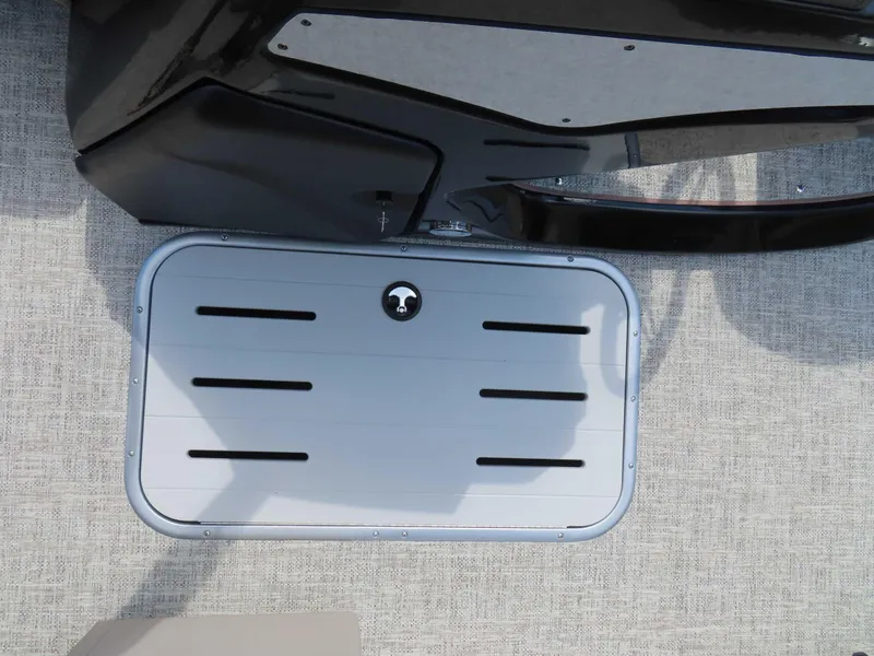 Slide: The Image of Premier 230 Solaris RL 2025 - 13