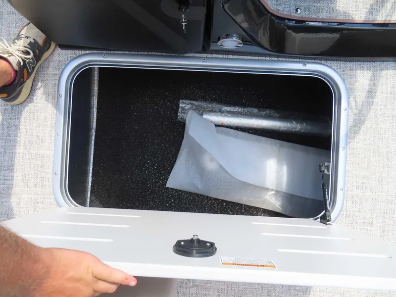 Slide: The Image of Premier 230 Solaris RL 2025 - 14