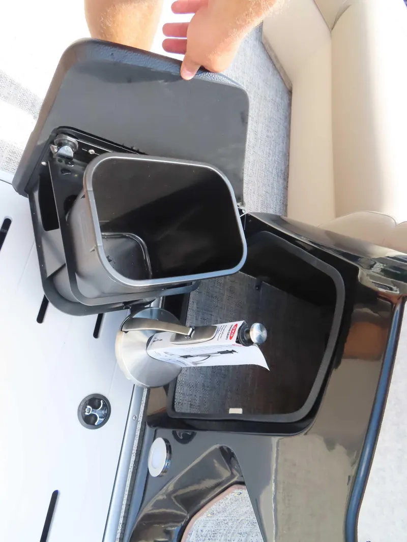 Slide: The Image of Premier 230 Solaris RL 2025 - 15