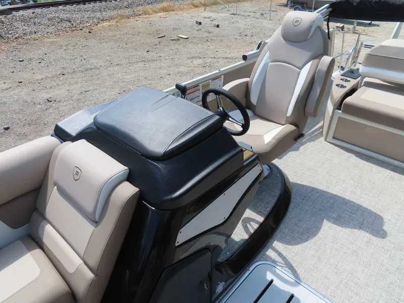 Slide: The Image of Premier 230 Solaris RL 2025 - 16