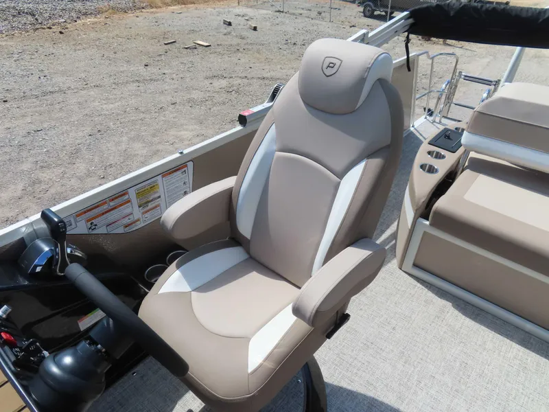 Slide: The Image of Premier 230 Solaris RL 2025 - 17